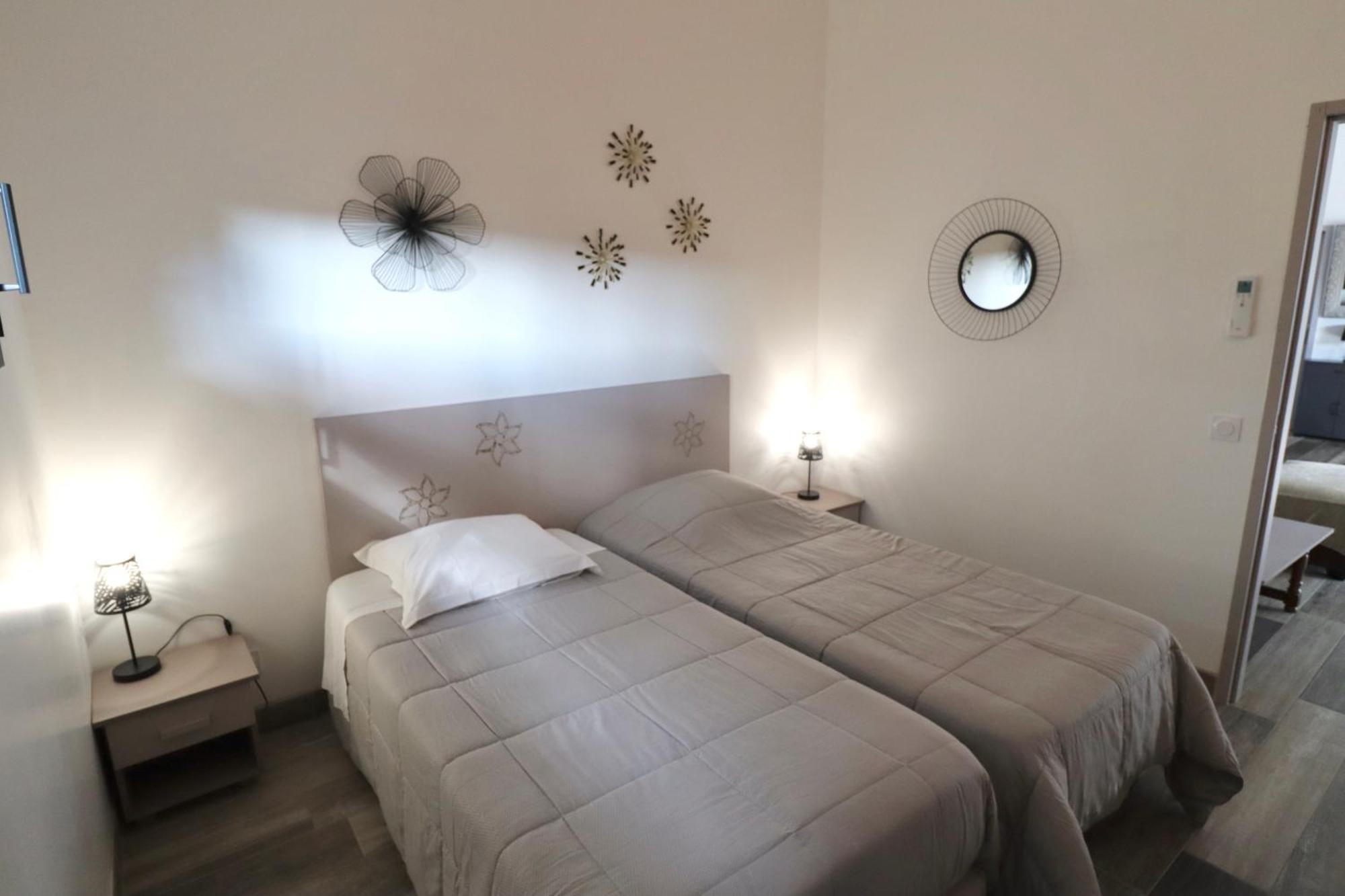 Gites Avec Piscine Et Jacuzzi Au Mas De Cadoule Saint-Just  部屋 写真